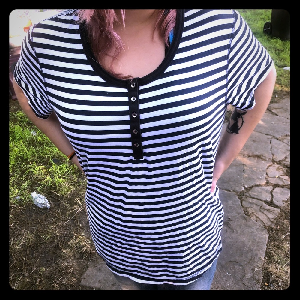 Black and white tee